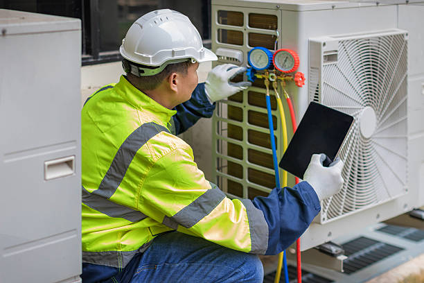 Professional Emergency Ac Repair technician working in Mount Pleasant, MI